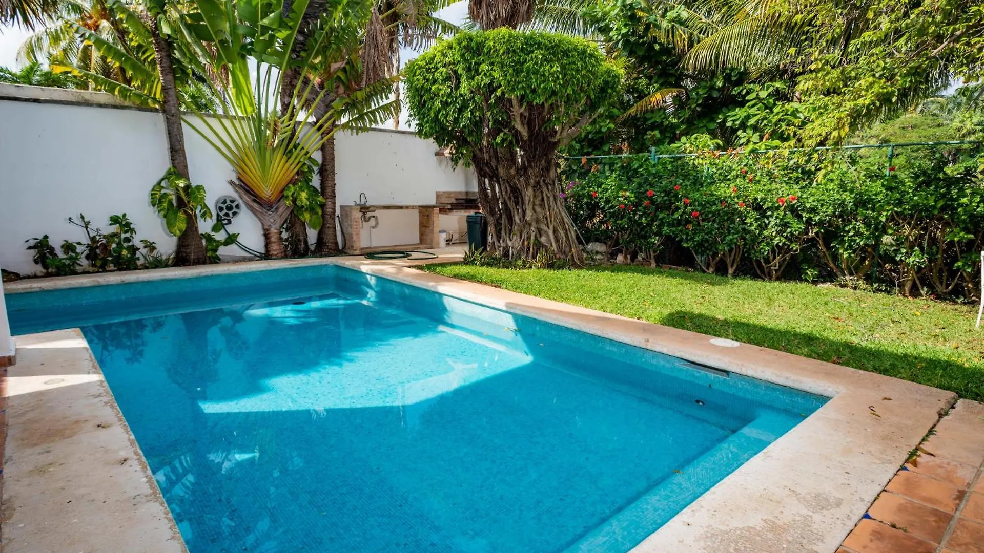 Villa Tropically In Hotel Zone Cancun Mexico