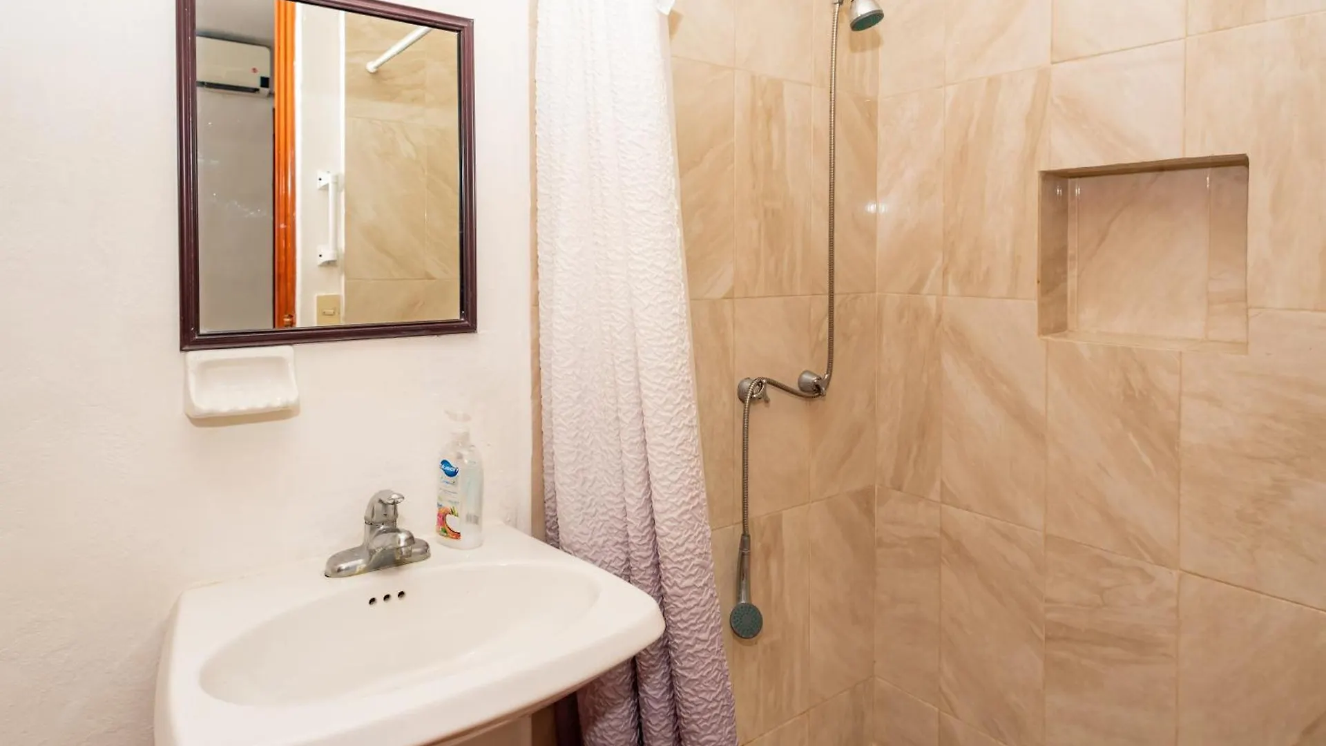 Villa Tropically In Hotel Zone Cancun Mexico