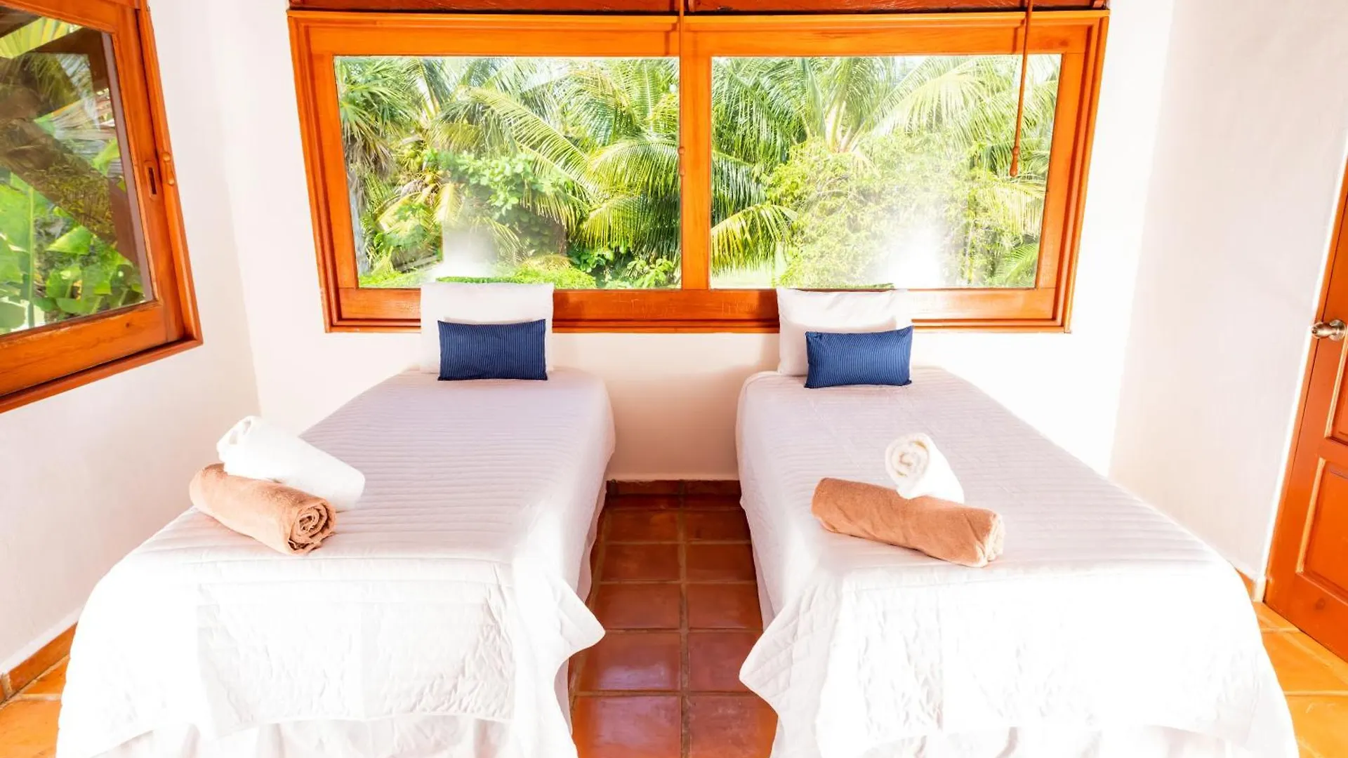 Villa Tropically In Hotel Zone Cancun Mexico