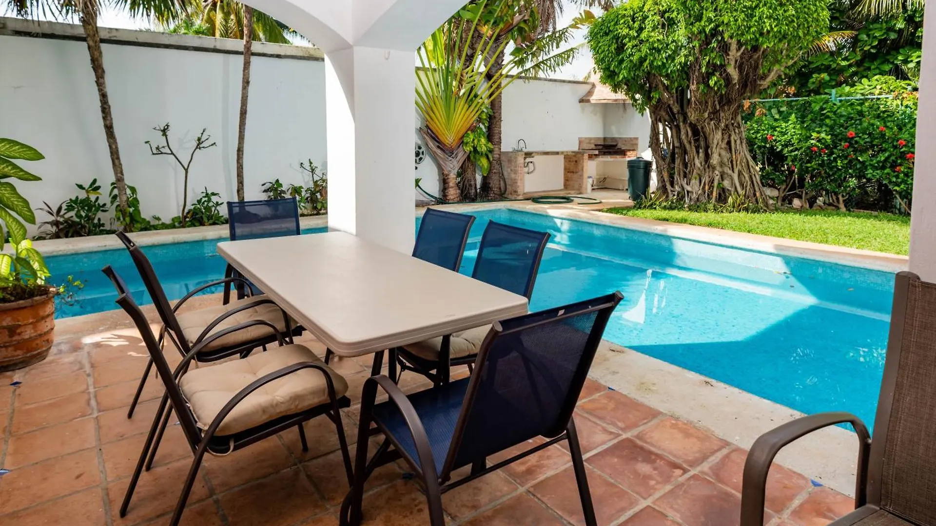 Villa Tropically In Hotel Zone Cancun Mexico