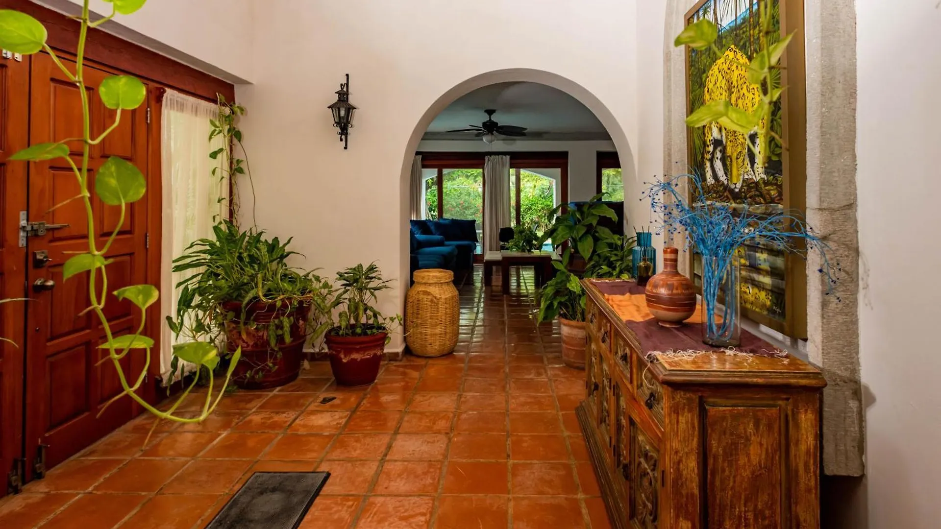 Villa Tropically In Hotel Zone Cancun Mexico